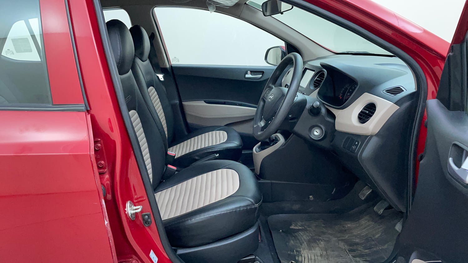 Used 2019 Hyundai Grand i10 Sportz 1.2 Kappa VTVT Petrol Manual interior RIGHT SIDE FRONT DOOR CABIN VIEW