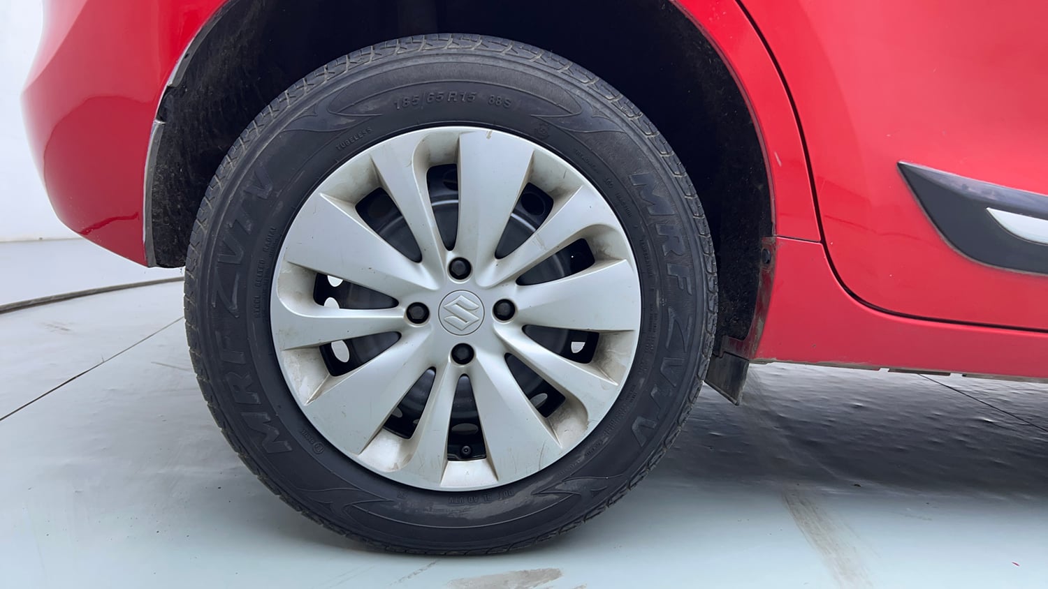 Used 2018 Maruti Suzuki Baleno Delta 1.2 AT Petrol Automatic tyres RIGHT REAR TYRE RIM VIEW