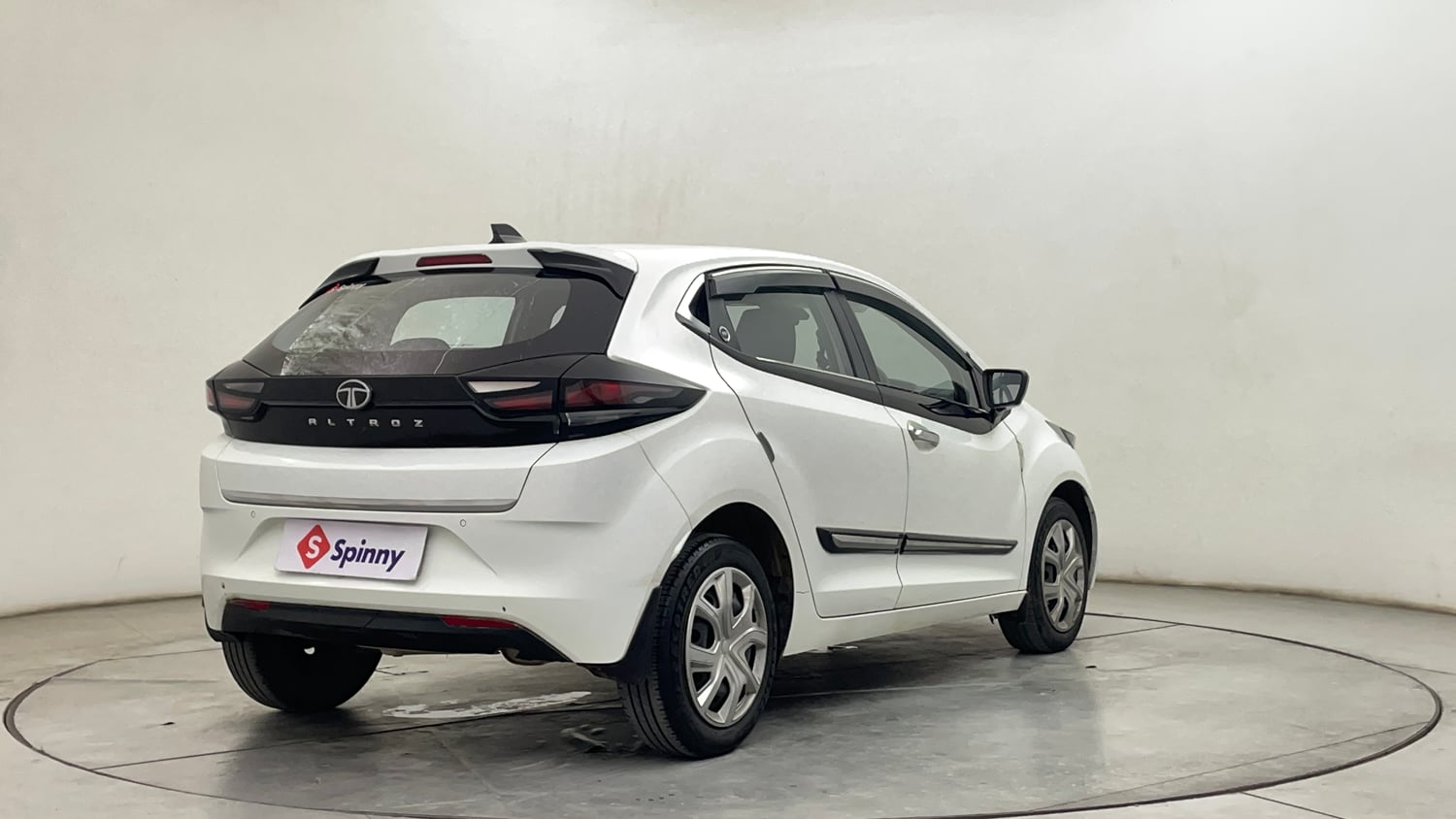 Used 2024 Tata Altroz XM Plus (S) Petrol Manual exterior RIGHT REAR CORNER VIEW