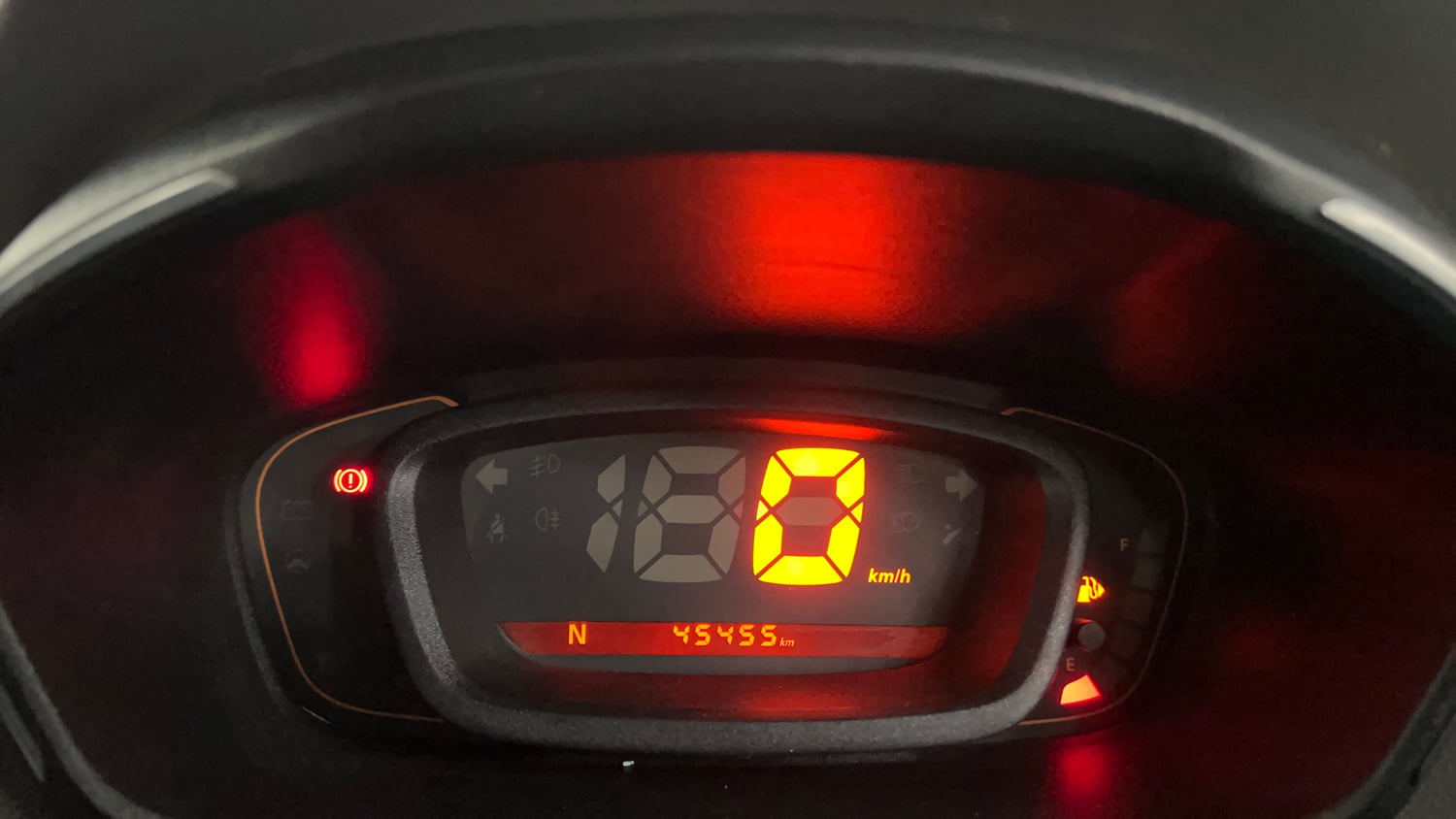 Used 2017 Renault Kwid 1.0 RXT AMT Petrol Automatic interior CLUSTERMETER VIEW
