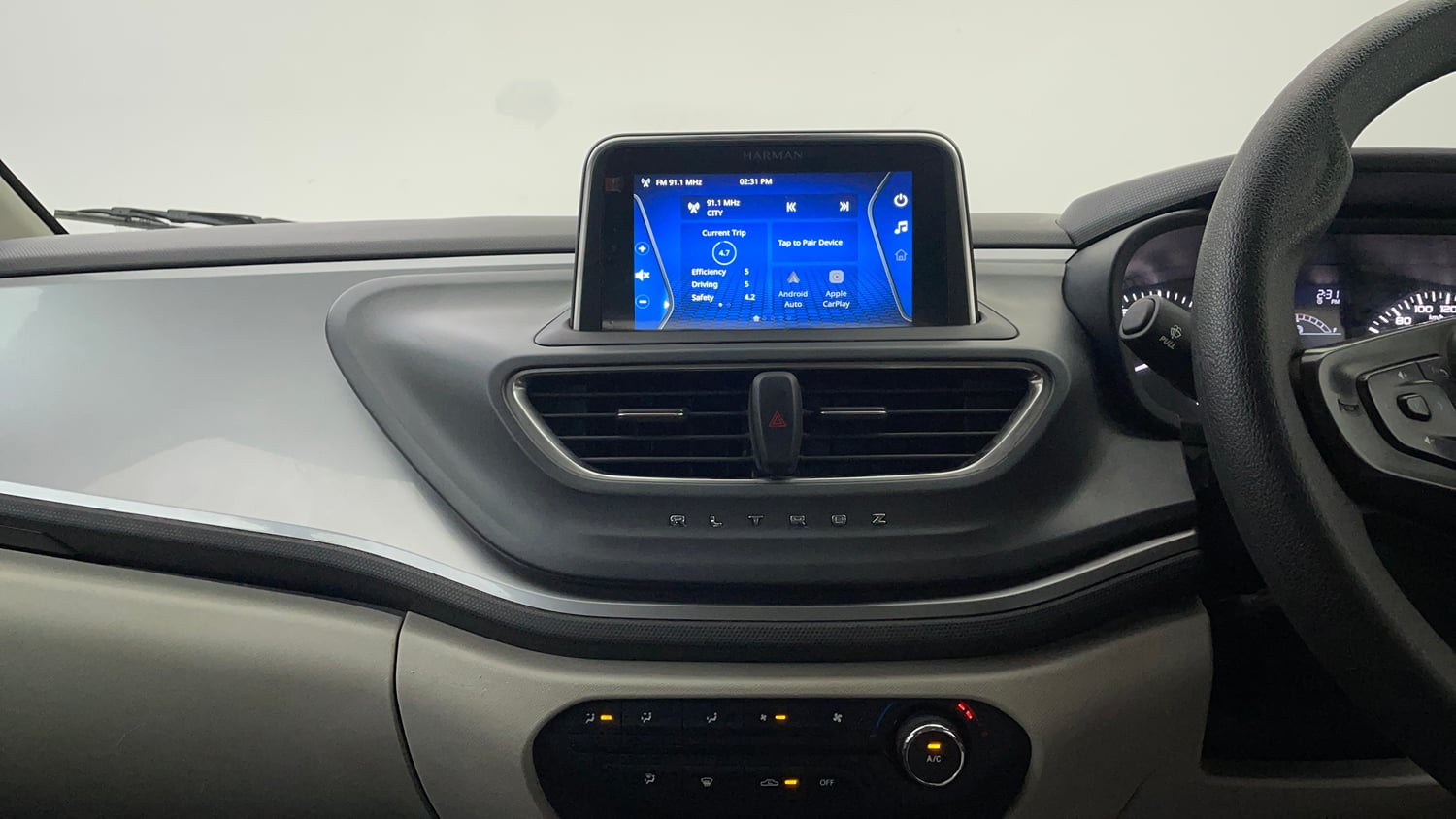 Used 2024 Tata Altroz XM Plus (S) Petrol Manual interior MUSIC SYSTEM & AC CONTROL VIEW
