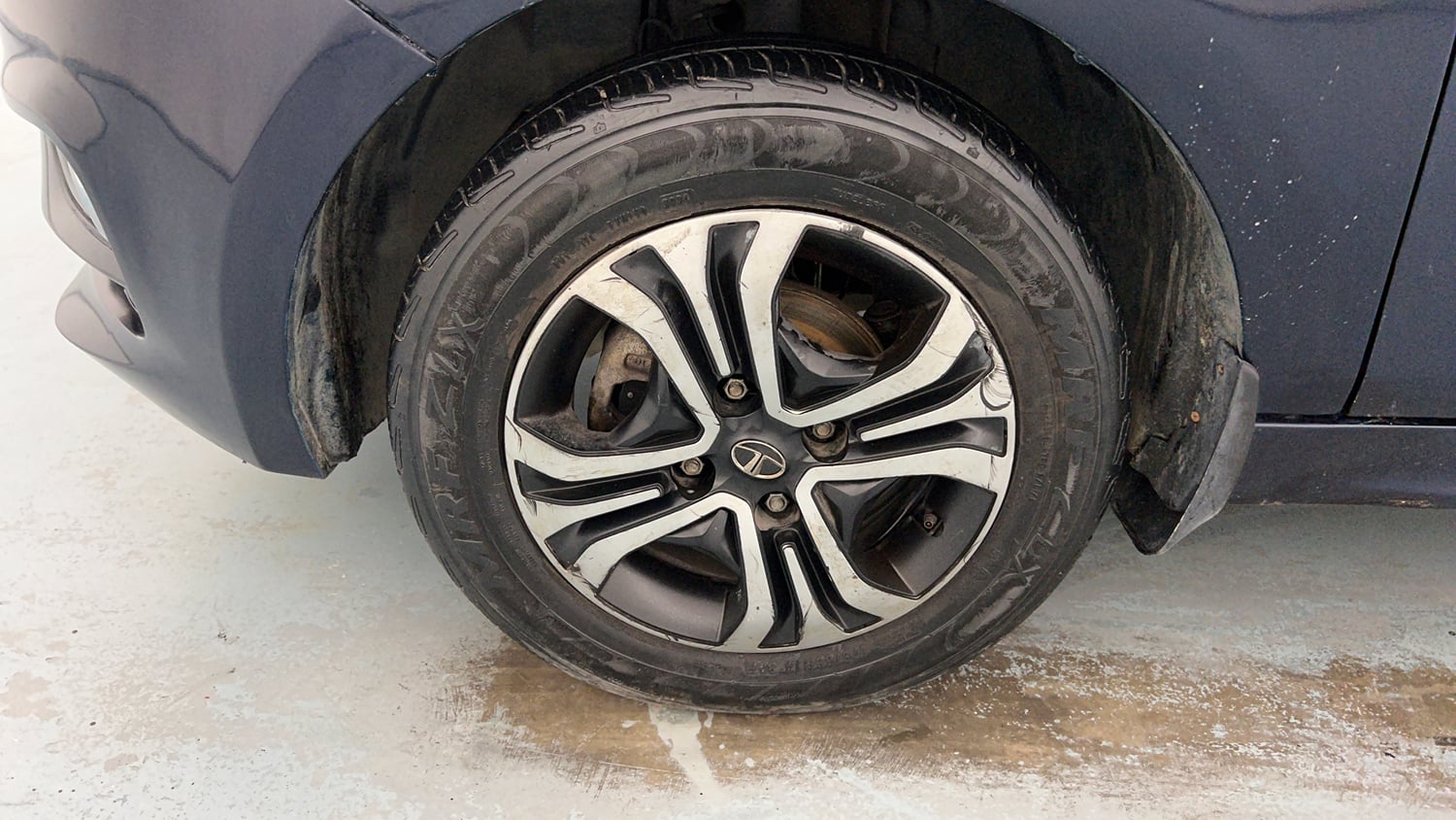 Used 2022 Tata Tiago XZ Petrol Manual tyres LEFT FRONT TYRE RIM VIEW