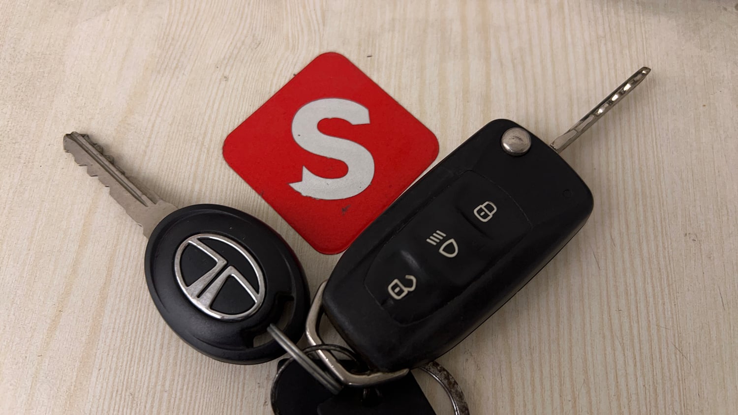 Used 2018 Tata Tiago Revotron XZ Petrol Manual extra CAR KEY VIEW
