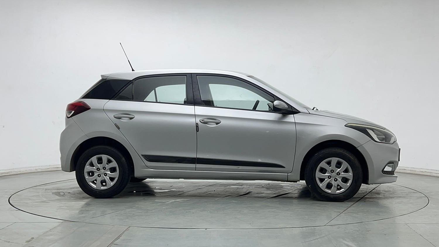 Used 2016 Hyundai Elite i20 Sportz 1.2 Petrol Manual exterior RIGHT SIDE VIEW