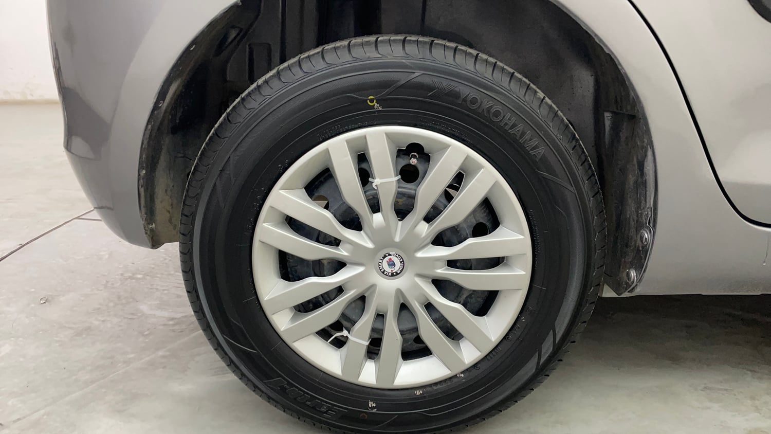 Used 2012 Maruti Suzuki Swift VXi Petrol Manual tyres RIGHT REAR TYRE RIM VIEW