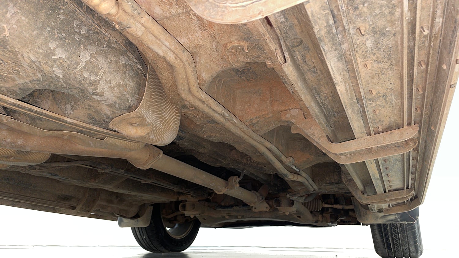 Used 2018 Mahindra XUV500 W11 Diesel Manual extra REAR RIGHT UNDERBODY VIEW