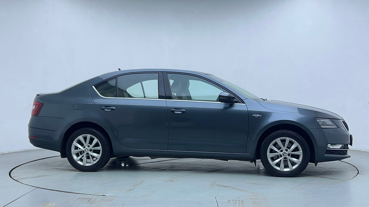 Used 2018 Skoda Octavia 1.8 TSI L&K Petrol Automatic exterior RIGHT SIDE VIEW