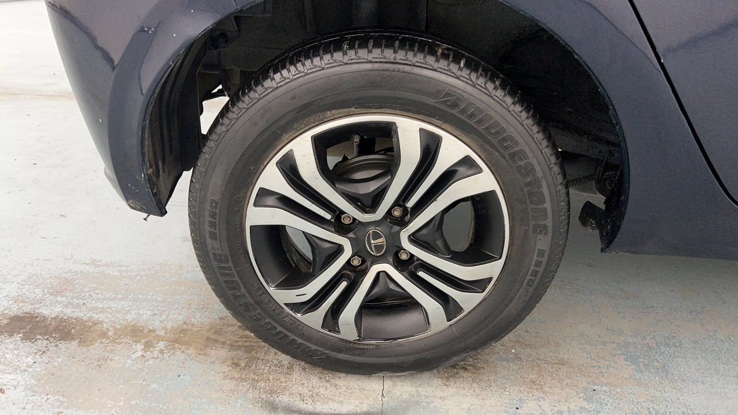 Used 2022 Tata Tiago XZ Petrol Manual tyres RIGHT REAR TYRE RIM VIEW