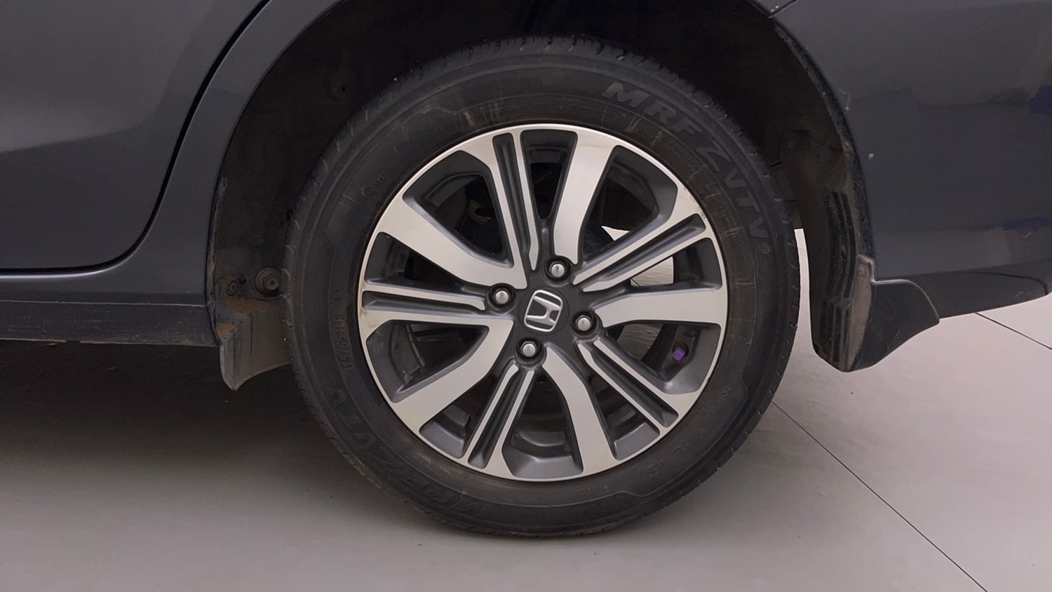 Used 2022 Honda Amaze VX CVT 1.2 Petrol Petrol Automatic tyres LEFT REAR TYRE RIM VIEW