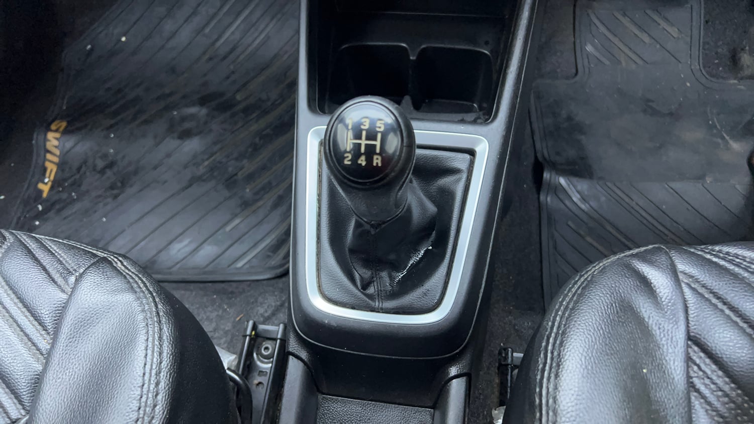 Used 2021 Maruti Suzuki Swift ZXi Plus Dual Tone Petrol Manual interior GEAR  KNOB VIEW