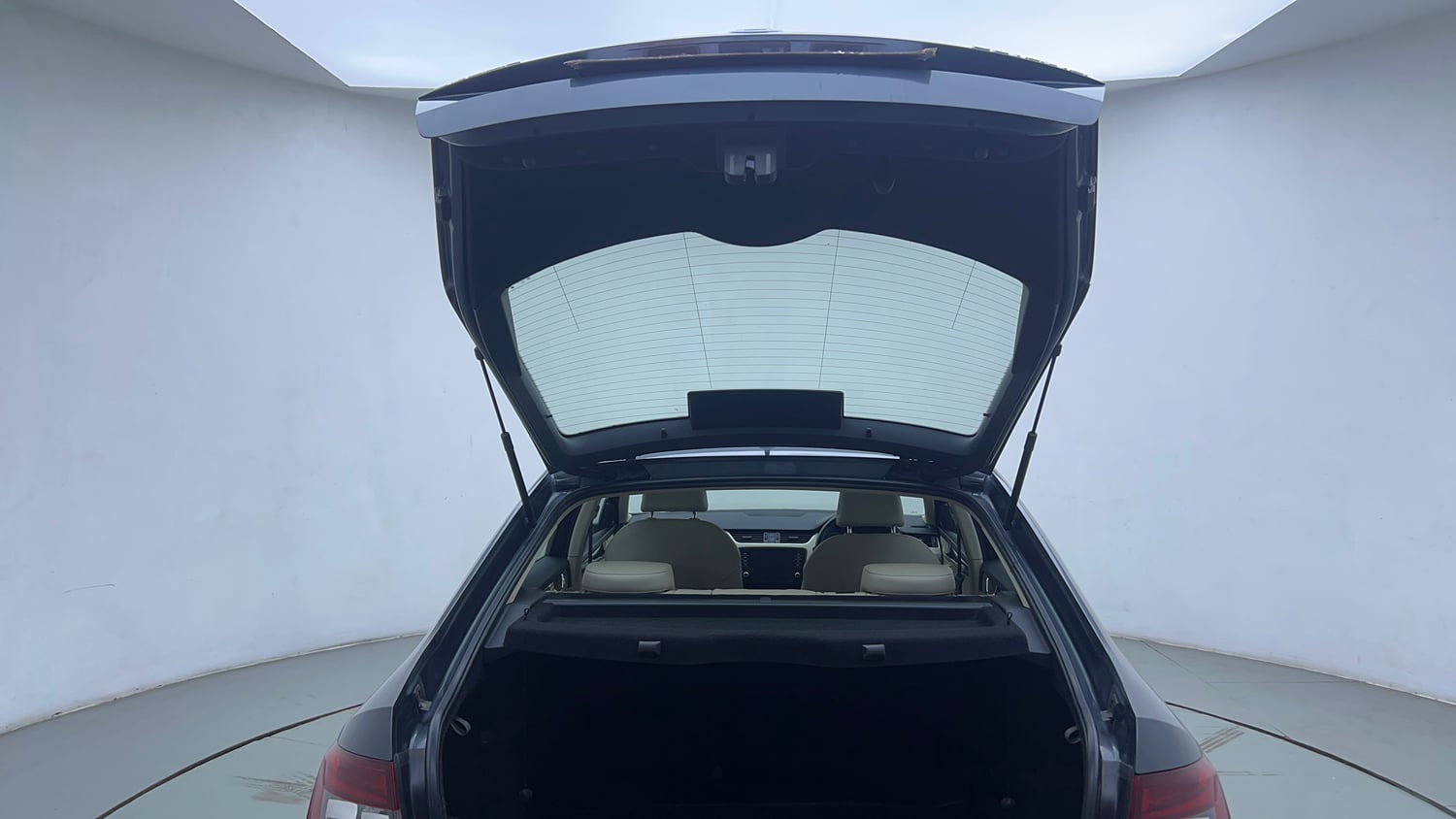 Used 2018 Skoda Octavia 1.8 TSI L&K Petrol Automatic interior DICKY DOOR OPEN VIEW
