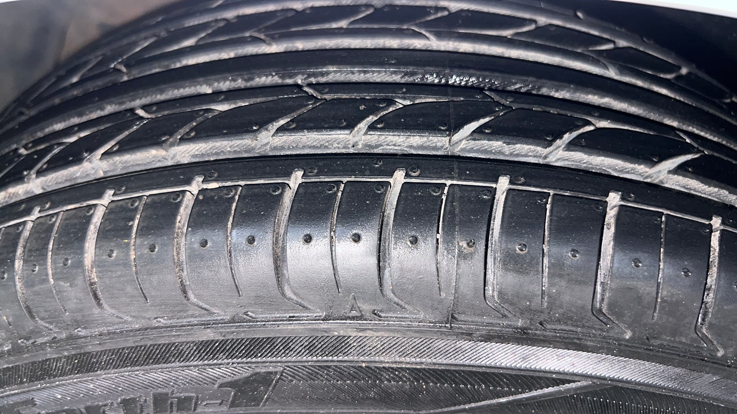 Used 2020 Hyundai Grand i10 Sportz 1.2 Kappa VTVT Petrol Manual tyres LEFT FRONT TYRE TREAD VIEW