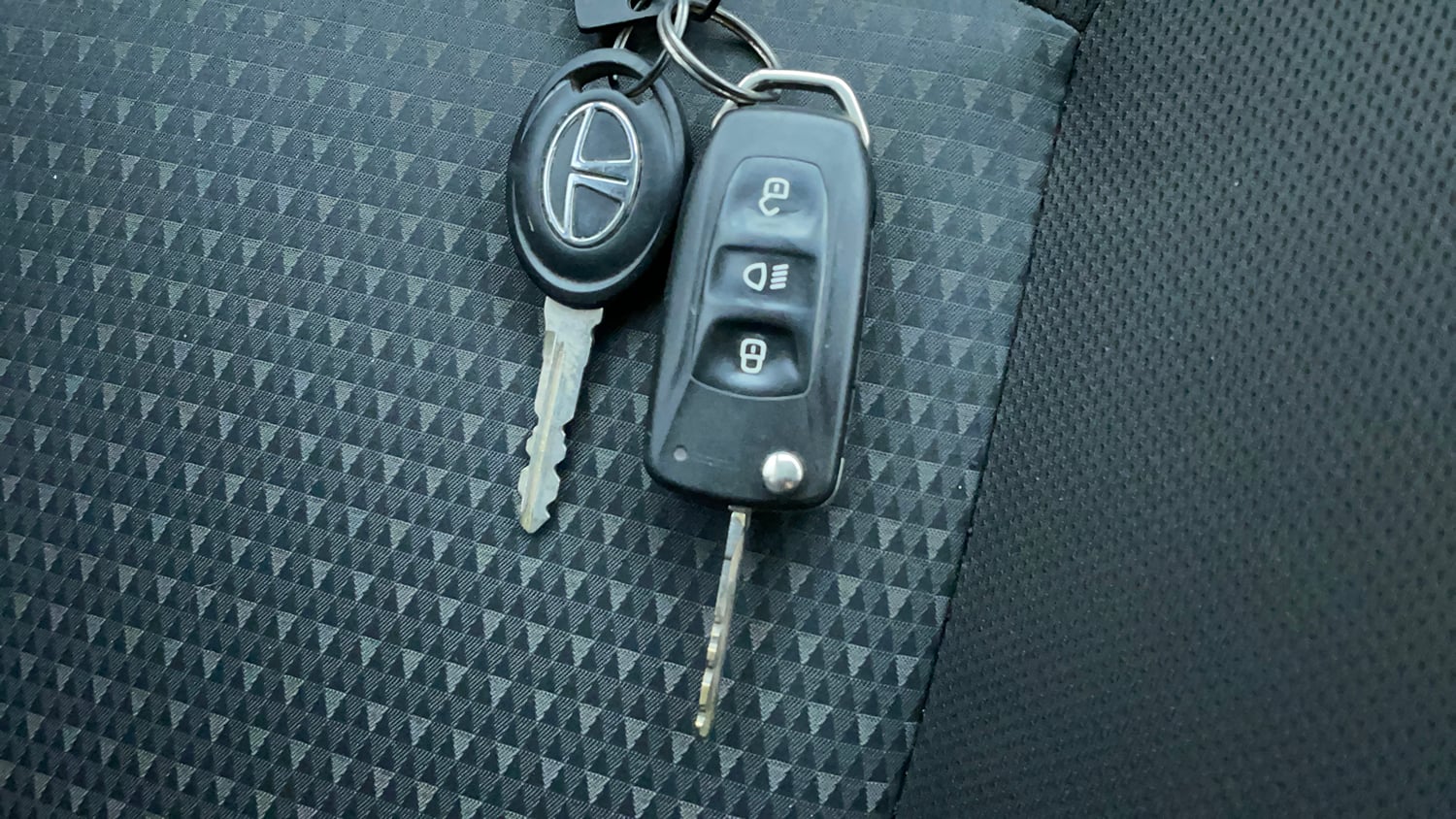 Used 2017 Tata Tiago Revotron XZ Petrol Manual extra CAR KEY VIEW