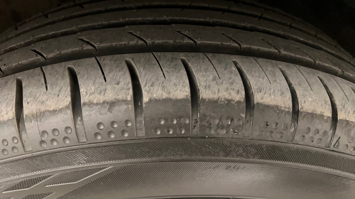 Used 2016 Volkswagen Polo Highline1.2L (P) Petrol Manual tyres RIGHT FRONT TYRE TREAD VIEW