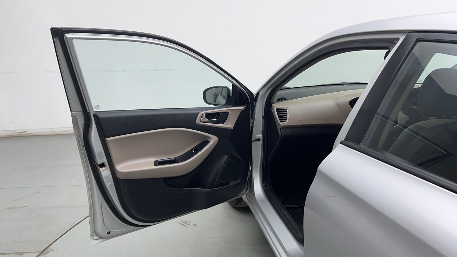 Used 2016 Hyundai Elite i20 Sportz 1.2 Petrol Manual interior LEFT FRONT DOOR OPEN VIEW