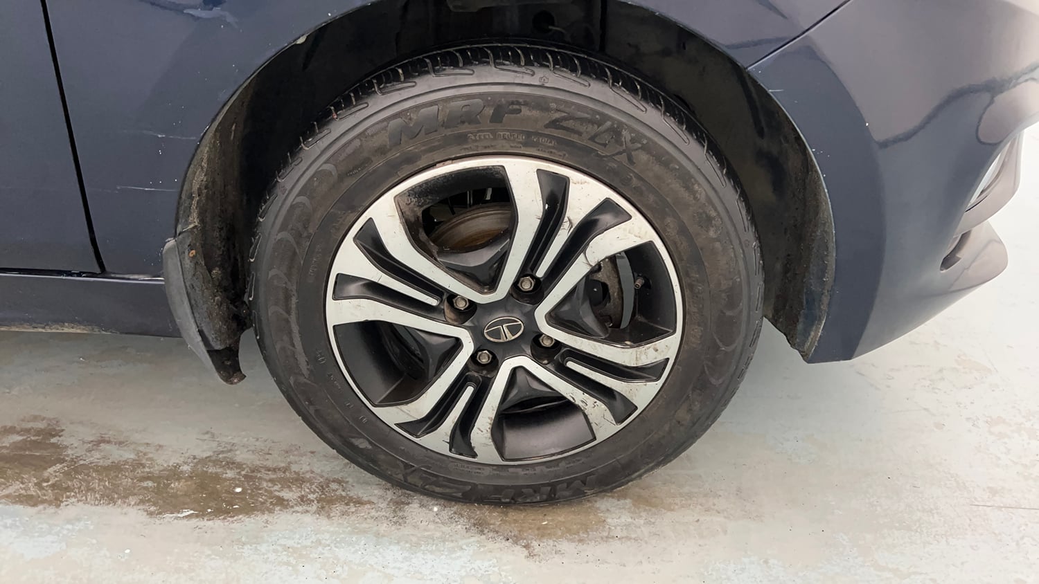 Used 2022 Tata Tiago XZ Petrol Manual tyres RIGHT FRONT TYRE RIM VIEW