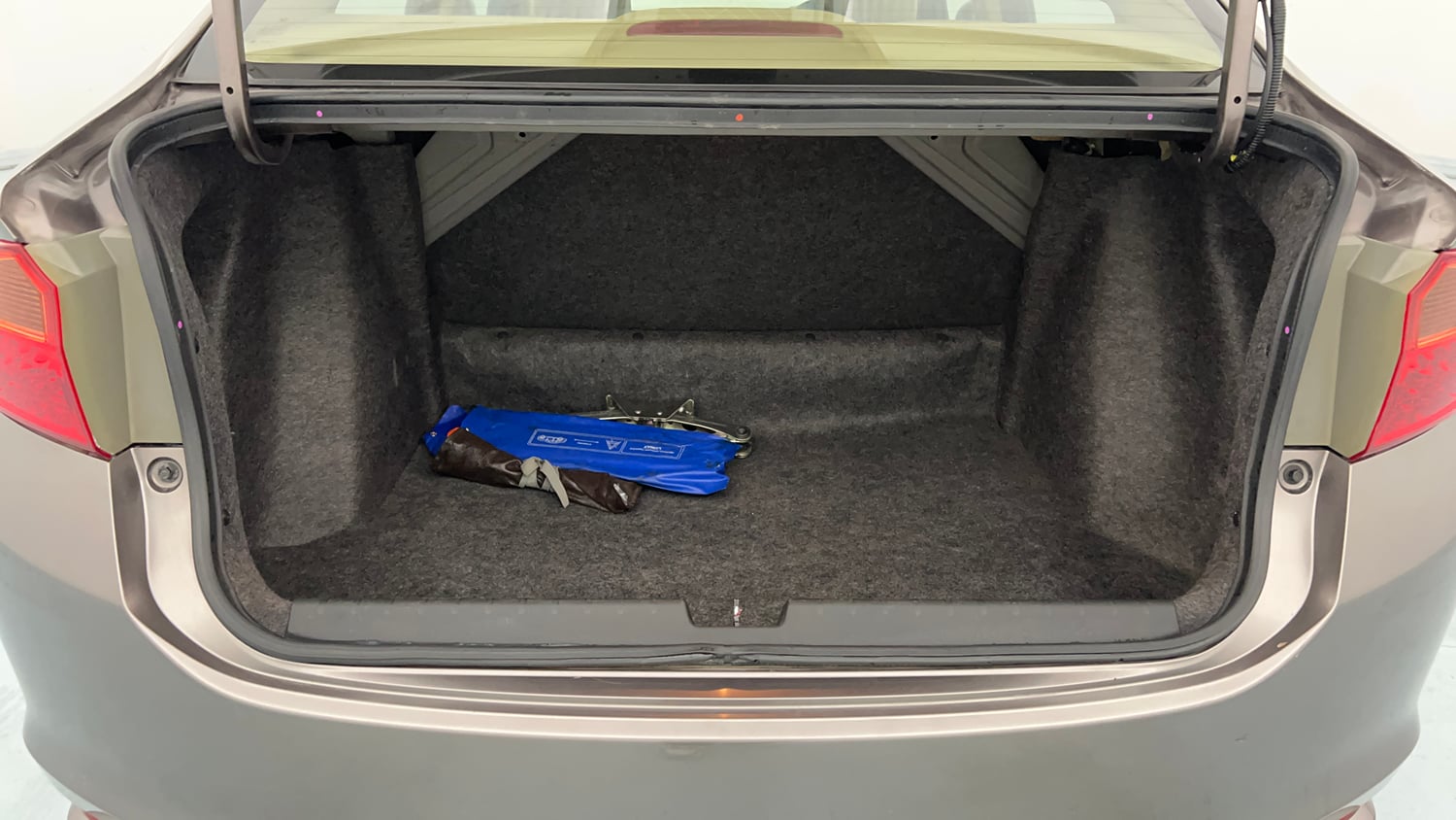 Used 2014 Honda City VX Petrol Manual interior DICKY INSIDE VIEW