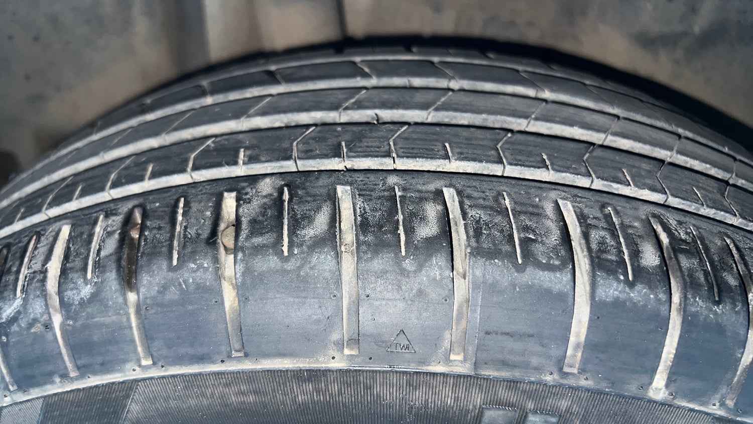 Used 2021 Maruti Suzuki Swift ZXi Plus Dual Tone Petrol Manual tyres RIGHT REAR TYRE TREAD VIEW