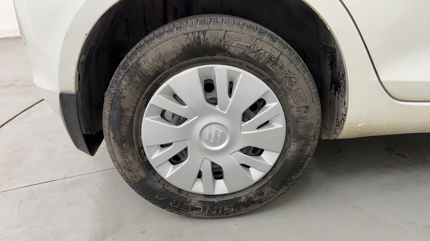Used 2012 Maruti Suzuki Swift VXi Petrol Manual tyres RIGHT REAR TYRE RIM VIEW