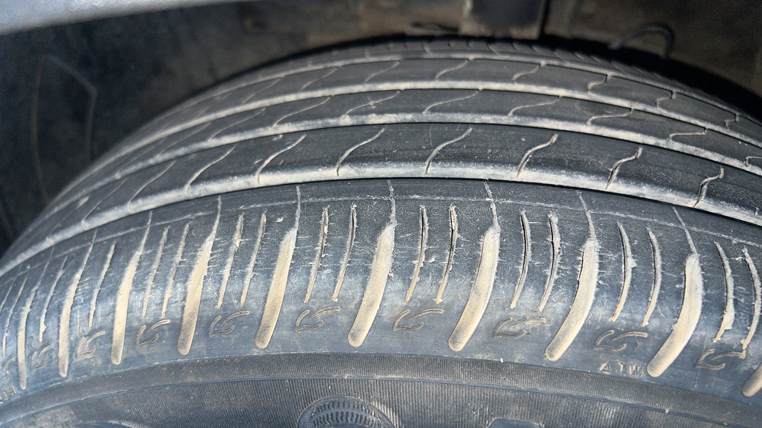 Used 2022 Hyundai Venue S(O) 1.0 Turbo iMT Petrol Manual tyres LEFT FRONT TYRE TREAD VIEW