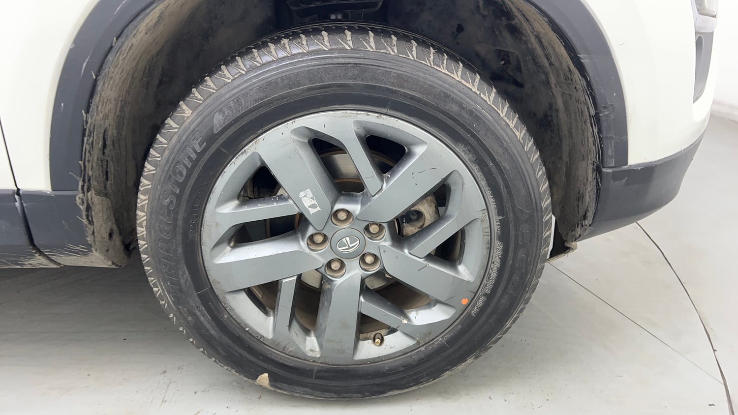 Used 2022 Tata Safari XTA Plus Diesel Automatic tyres RIGHT FRONT TYRE RIM VIEW