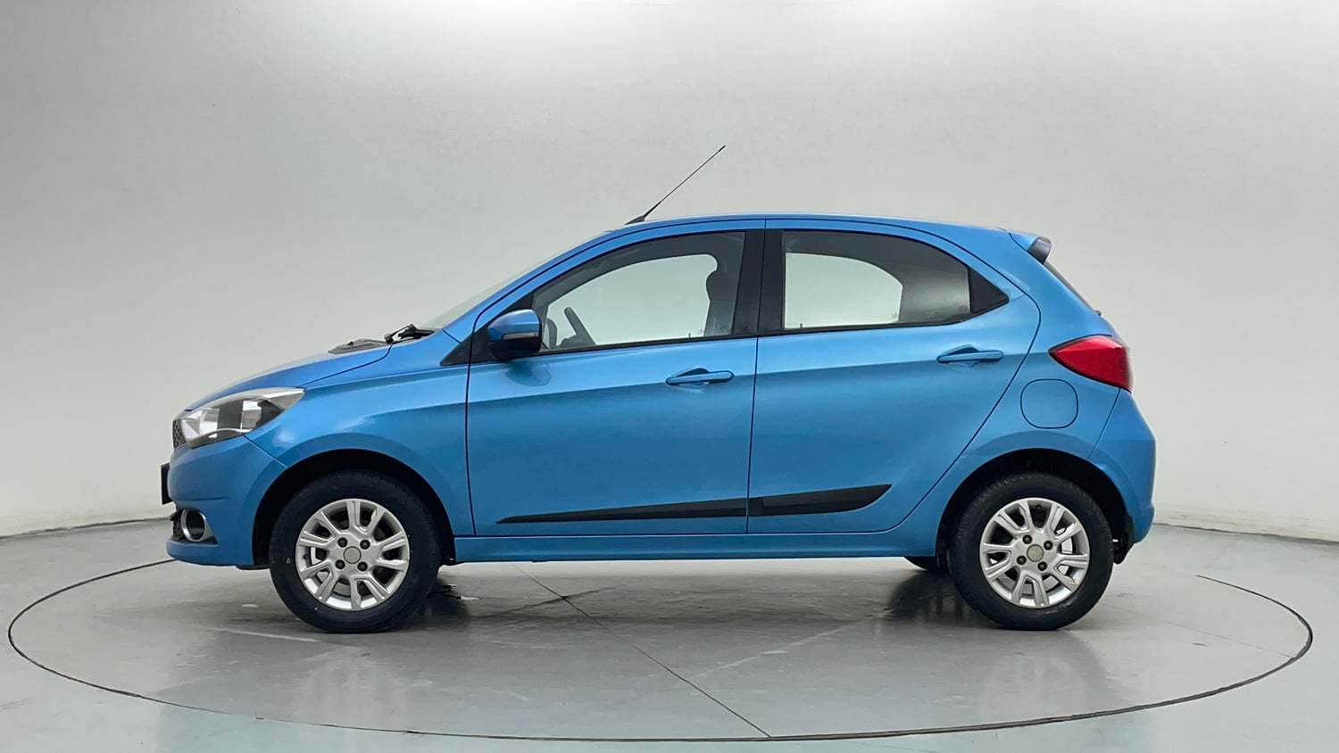 Used 2017 Tata Tiago Revotron XZ Petrol Manual exterior LEFT SIDE VIEW
