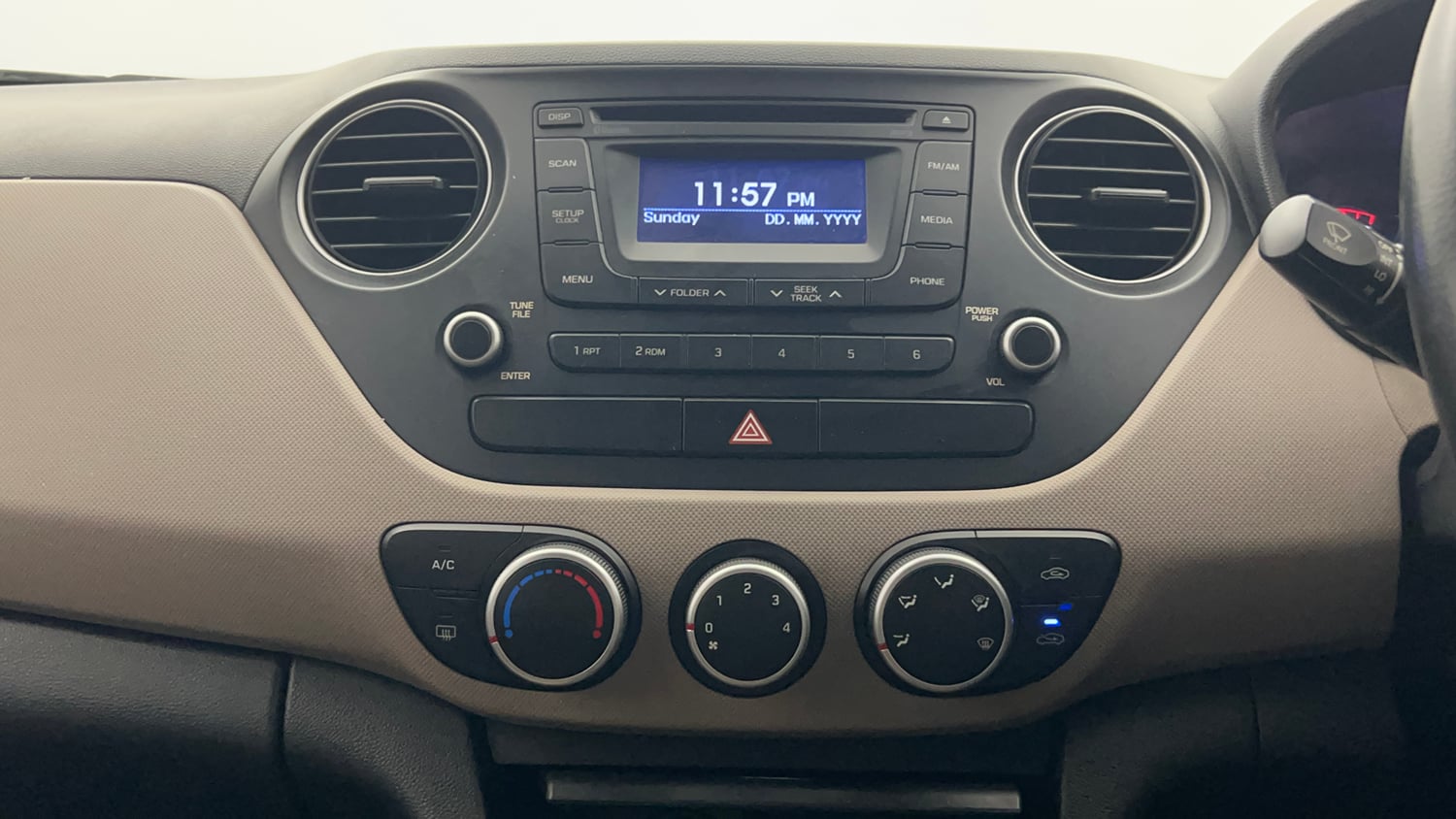 Used 2015 Hyundai Xcent S 1.2 Petrol Manual top_features Integrated (in-dash) music system