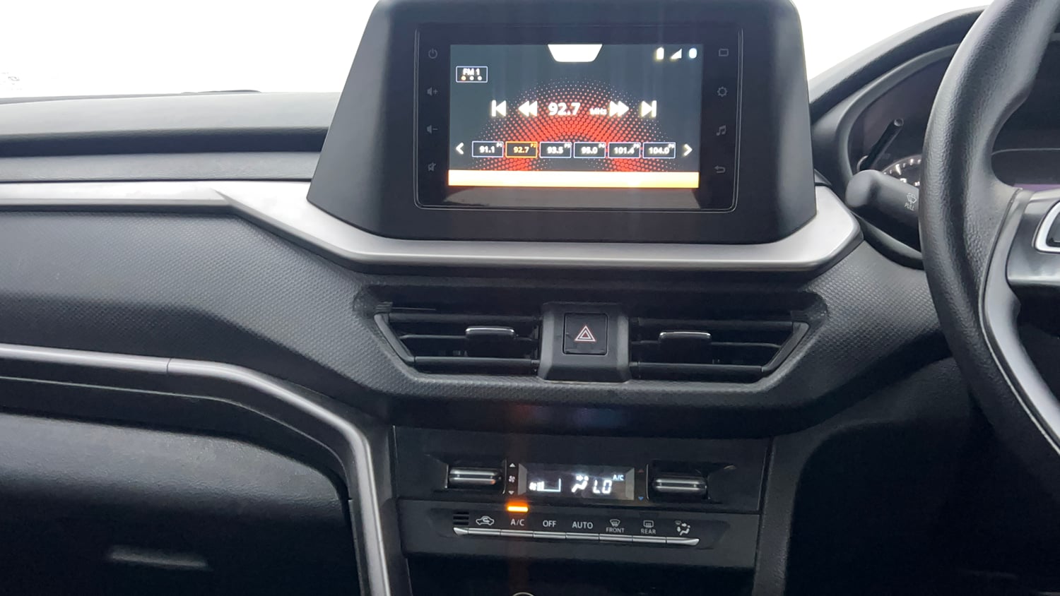 Used 2023 Maruti Suzuki Brezza VXi Petrol Manual interior MUSIC SYSTEM & AC CONTROL VIEW