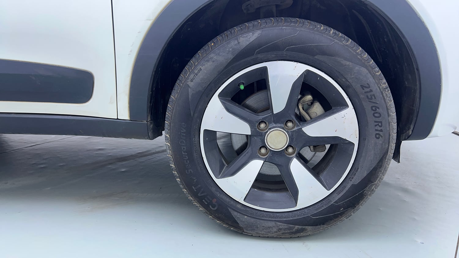 Used 2020 Tata Nexon XZA Plus Petrol Petrol Automatic tyres RIGHT FRONT TYRE RIM VIEW