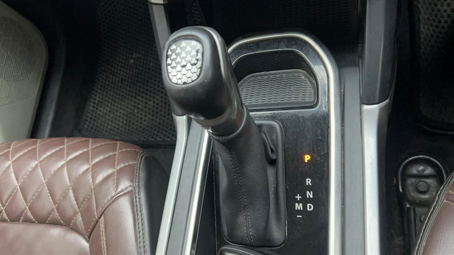 Used 2022 Tata Safari XTA Plus Diesel Automatic interior GEAR  KNOB VIEW