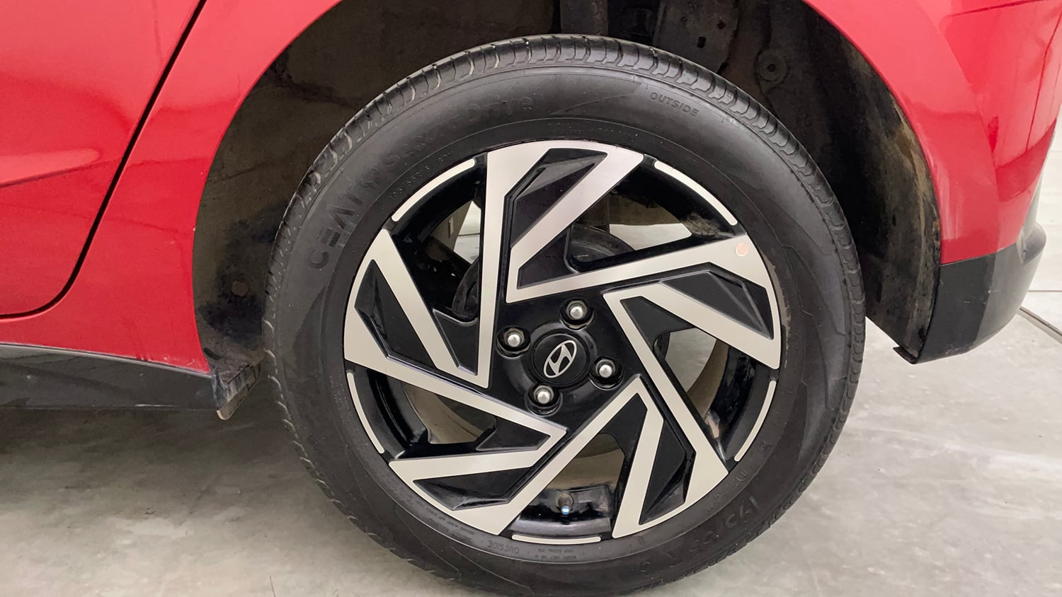 Used 2023 Hyundai New i20 Asta (O) 1.2 IVT Petrol Automatic tyres LEFT REAR TYRE RIM VIEW