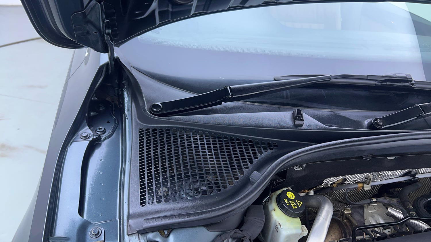 Used 2018 Skoda Octavia 1.8 TSI L&K Petrol Automatic engine ENGINE RIGHT SIDE HINGE & APRON VIEW