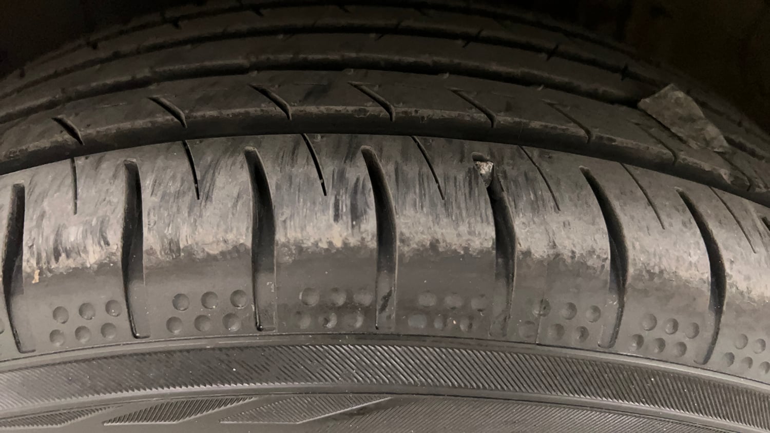 Used 2016 Volkswagen Polo Highline1.2L (P) Petrol Manual tyres LEFT FRONT TYRE TREAD VIEW
