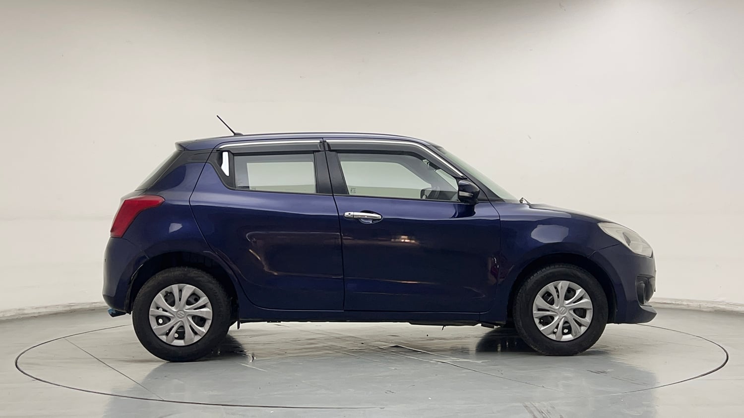 Used 2023 Maruti Suzuki Swift VXi Petrol Manual exterior RIGHT SIDE VIEW