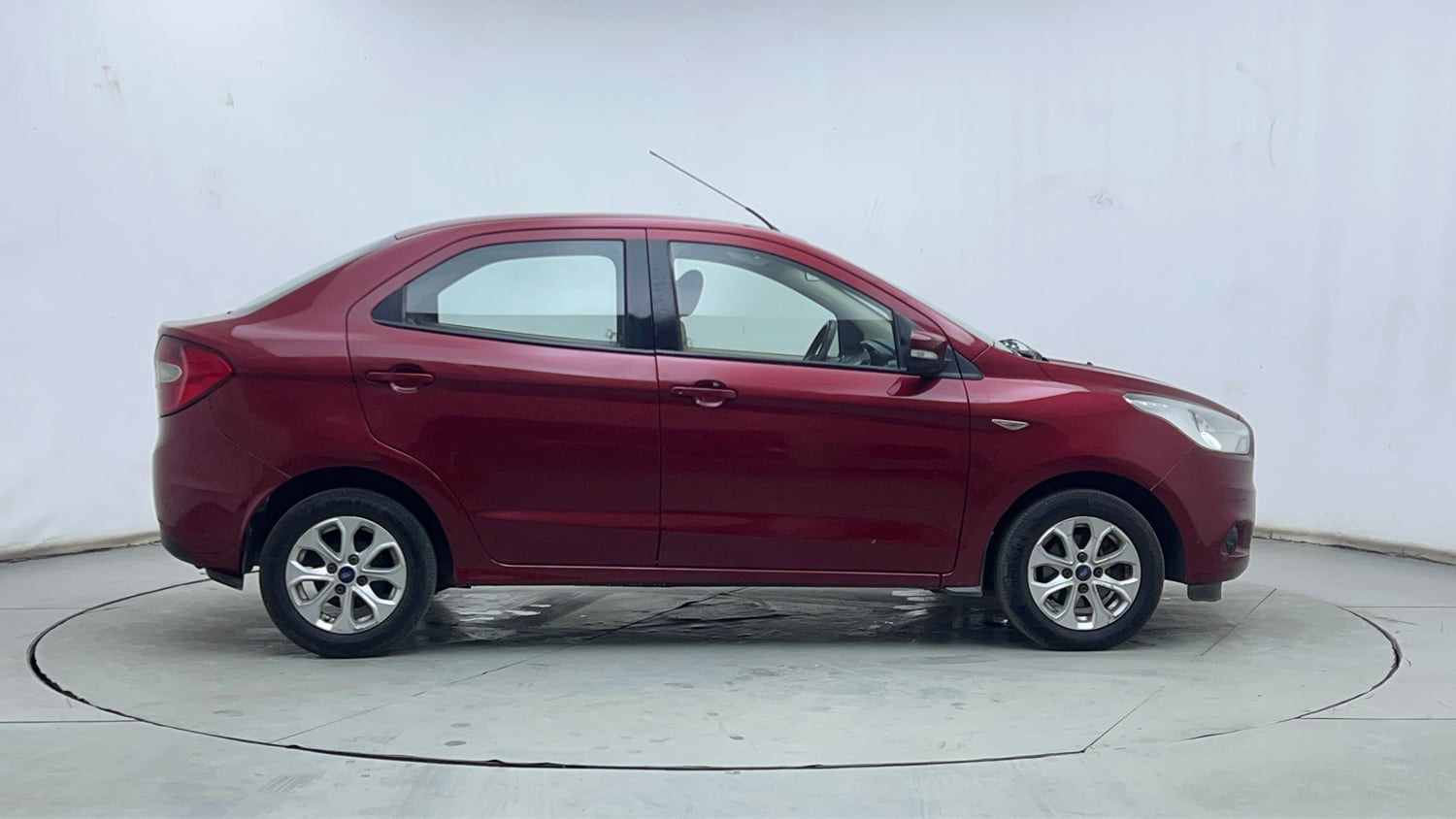 Used 2016 Ford Figo Aspire Titanium1.5 TDCi Diesel Manual exterior RIGHT SIDE VIEW