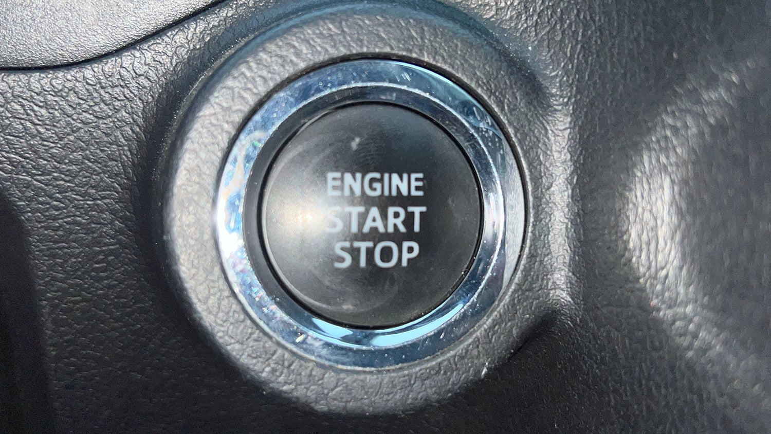 Used 2022 Toyota Innova Crysta VX 2.7 7 STR Petrol Manual top_features Keyless start