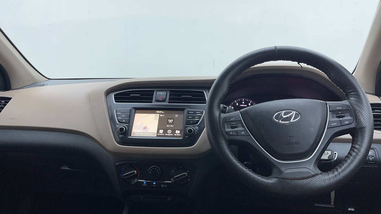 Used 2019 Hyundai Elite i20 Sportz Plus 1.2 Petrol Manual interior DASHBOARD VIEW