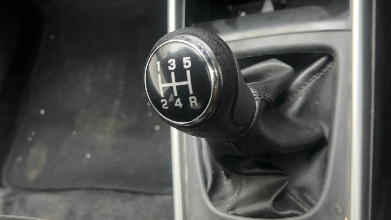 Used 2017 Maruti Suzuki Baleno Delta 1.2 Petrol Manual interior GEAR  KNOB VIEW