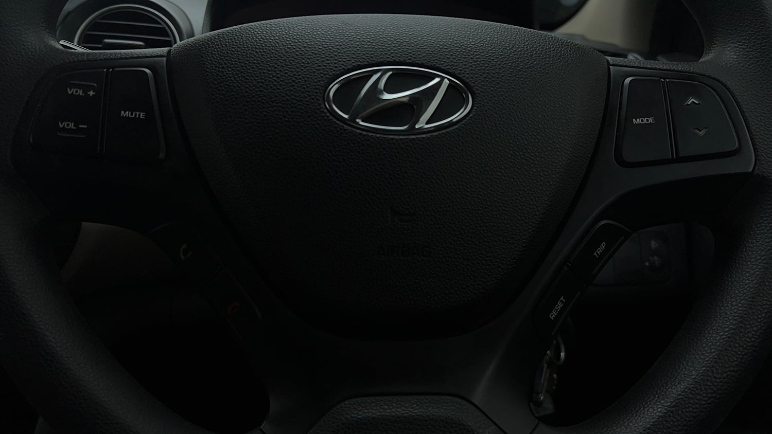 Used 2019 Hyundai Grand i10 Magna 1.2 Kappa VTVT Petrol Manual top_features Airbags