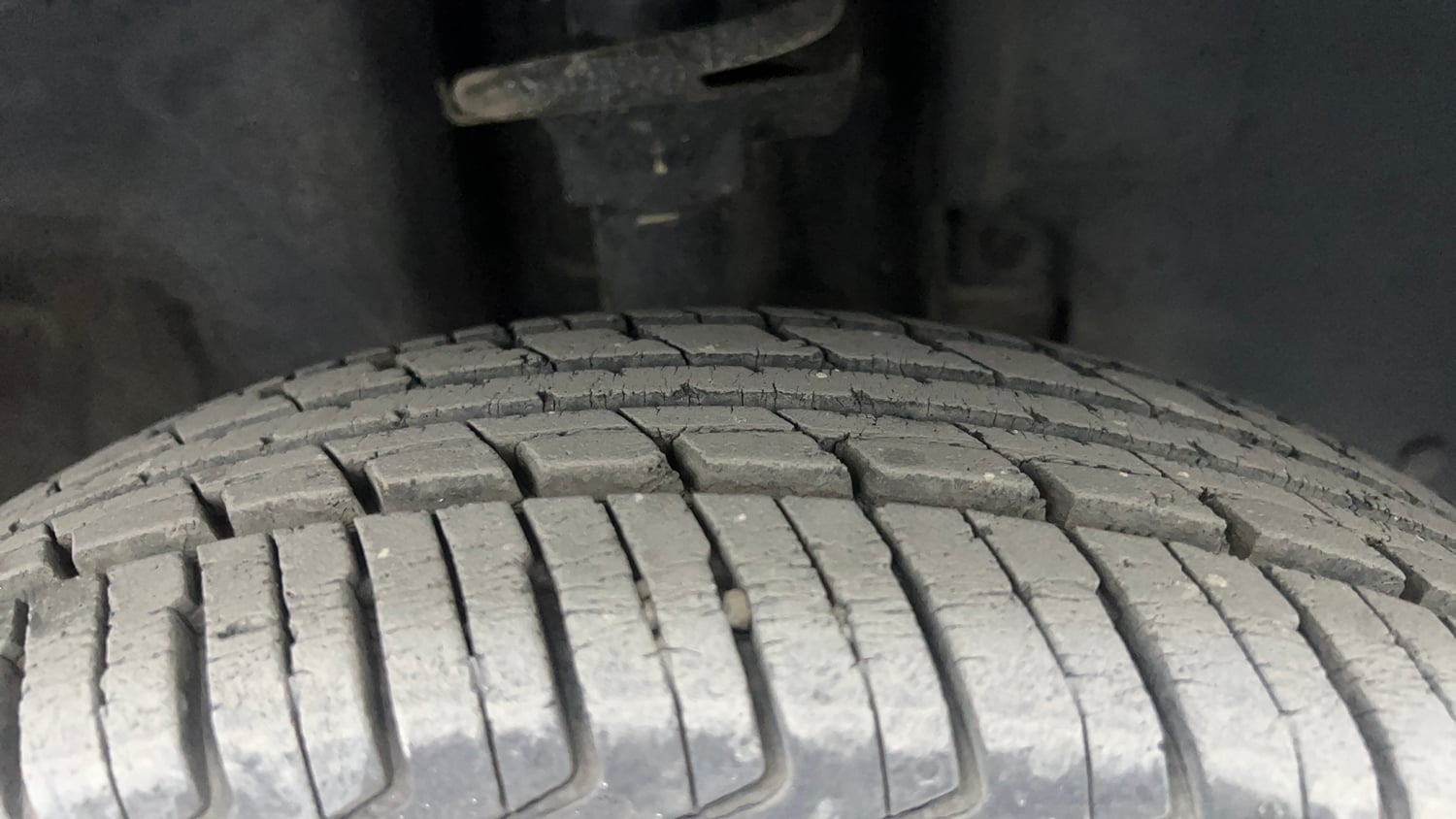 Used 2015 Renault Kwid RXT Petrol Manual tyres RIGHT FRONT TYRE TREAD VIEW
