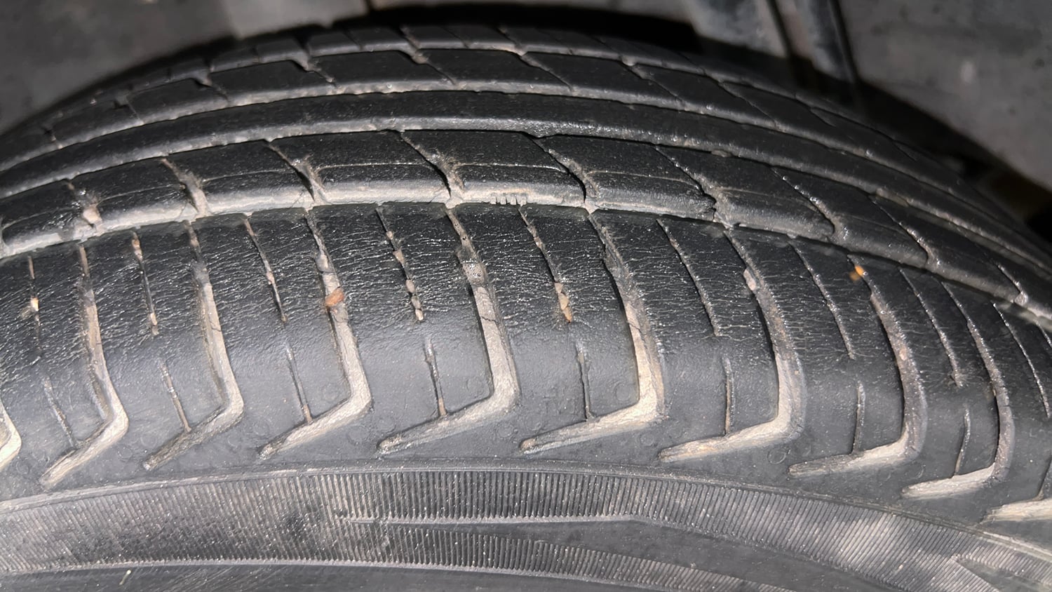 Used 2016 Renault Kwid 1.0 RXT AMT Petrol Automatic tyres RIGHT REAR TYRE TREAD VIEW