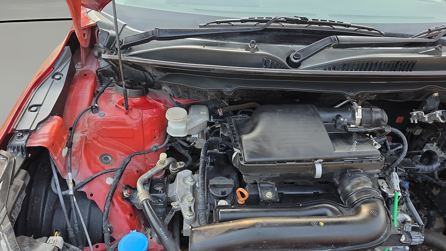 Used 2023 Toyota Glanza V Petrol Manual engine ENGINE RIGHT SIDE HINGE & APRON VIEW