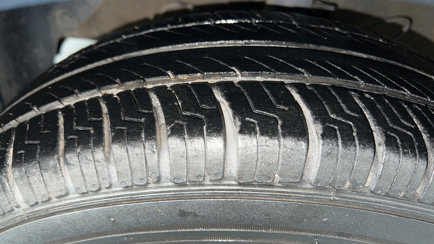 Used 2021 Hyundai Grand i10 Nios Sportz 1.2 Kappa VTVT Petrol Manual tyres LEFT FRONT TYRE TREAD VIEW