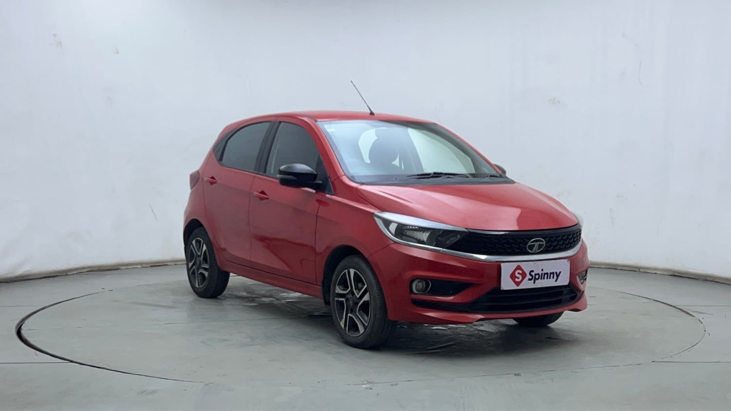 Used 2021 Tata Tiago XZ Plus Petrol Manual exterior RIGHT FRONT CORNER VIEW