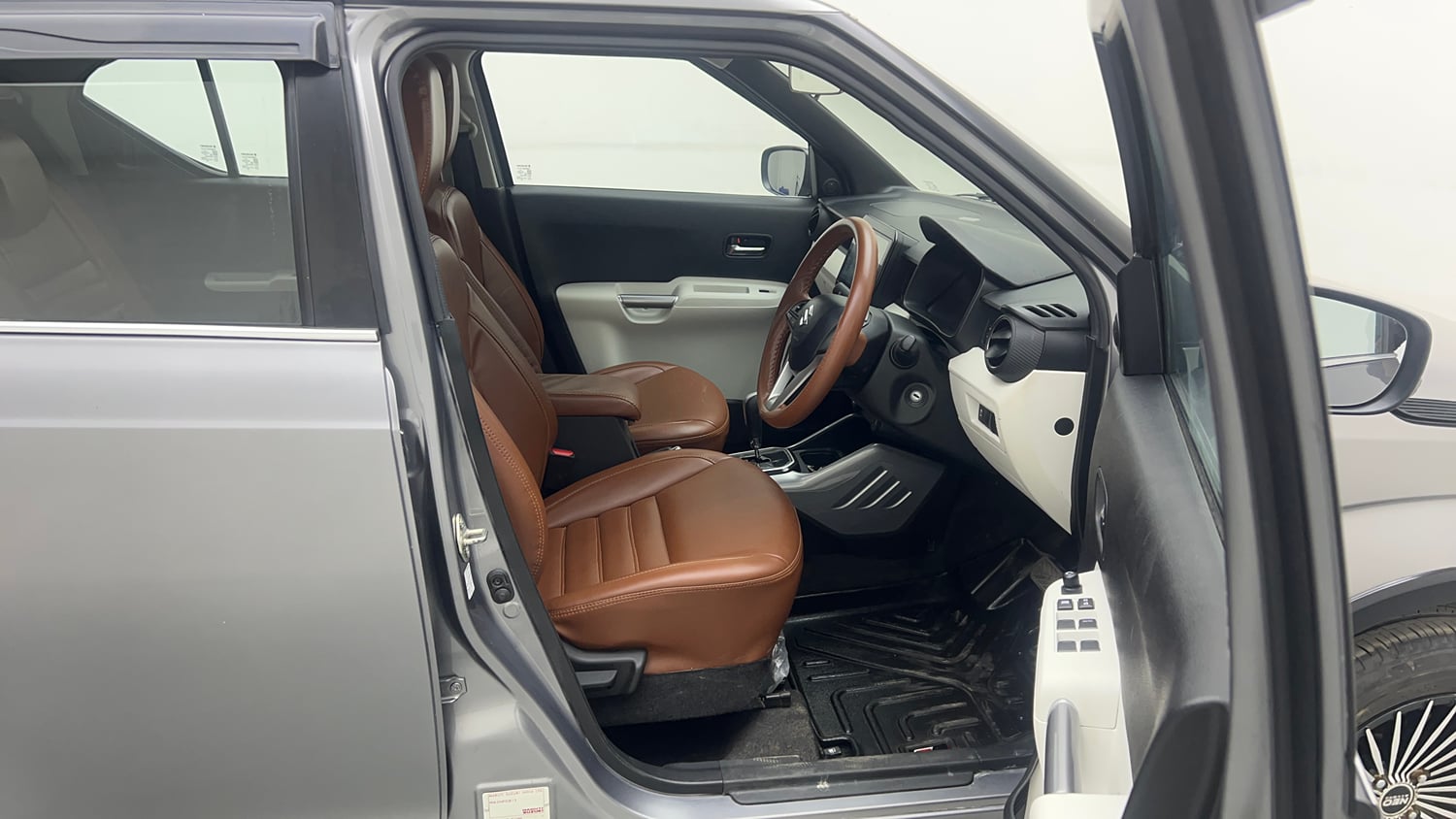 Used 2025 Maruti Suzuki Ignis Delta 1.2 AMT Petrol Automatic interior RIGHT SIDE FRONT DOOR CABIN VIEW