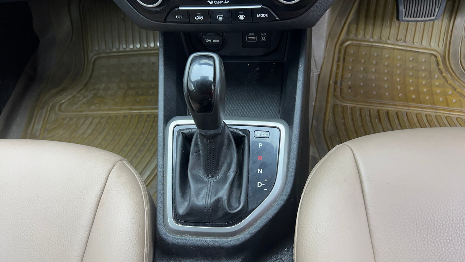 Used 2017 Hyundai Creta 1.6 SX Plus AT Petrol Petrol Automatic interior GEAR  KNOB VIEW