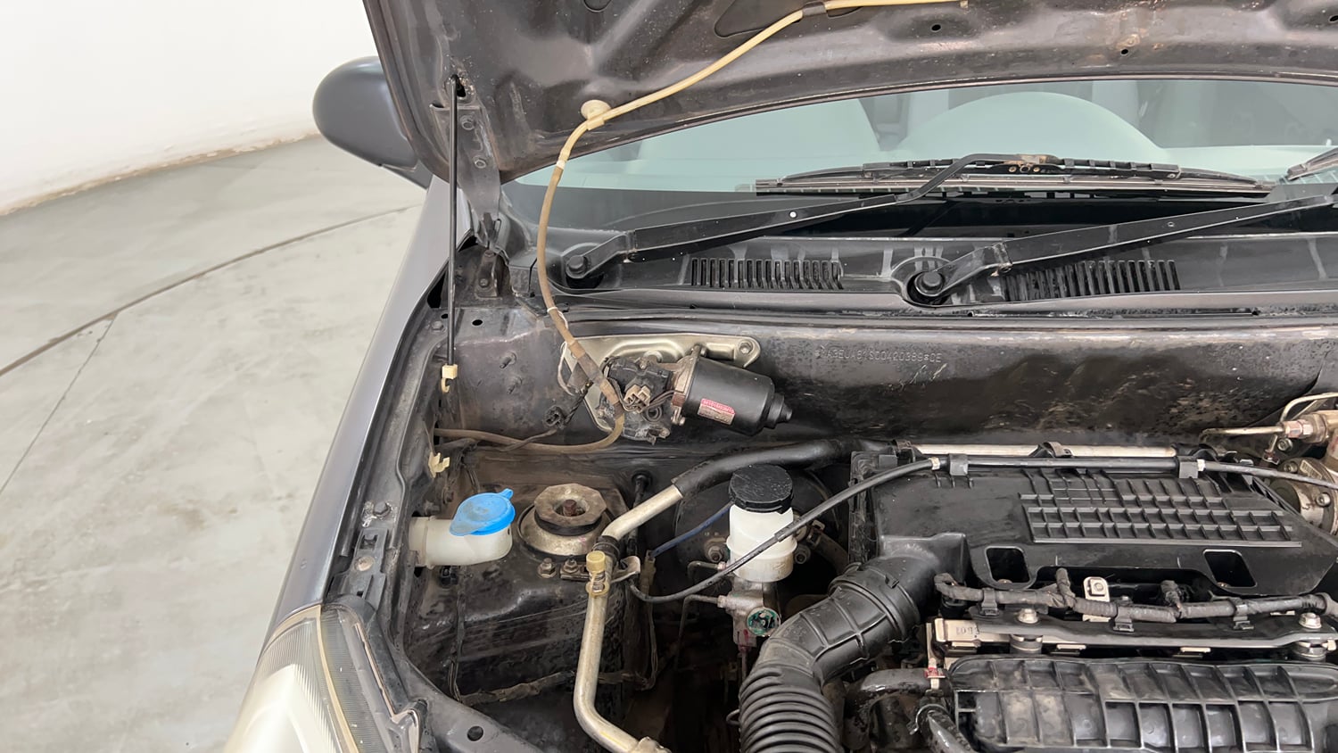 Used 2014 Maruti Suzuki Alto 800 Lxi CNG Cng Manual engine ENGINE RIGHT SIDE HINGE & APRON VIEW