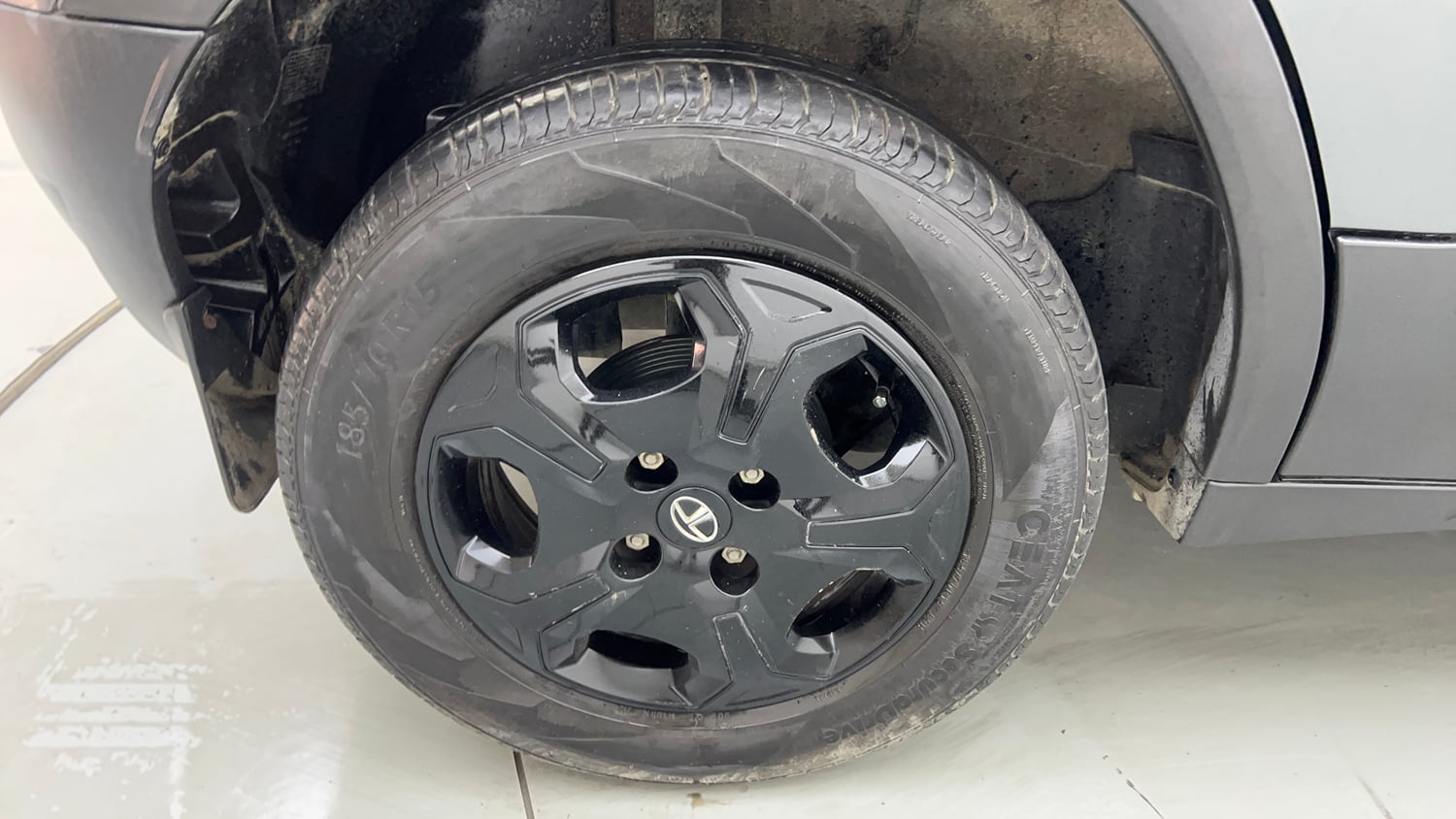 Used 2024 Tata Punch Accomplished MT Petrol Manual tyres RIGHT REAR TYRE RIM VIEW