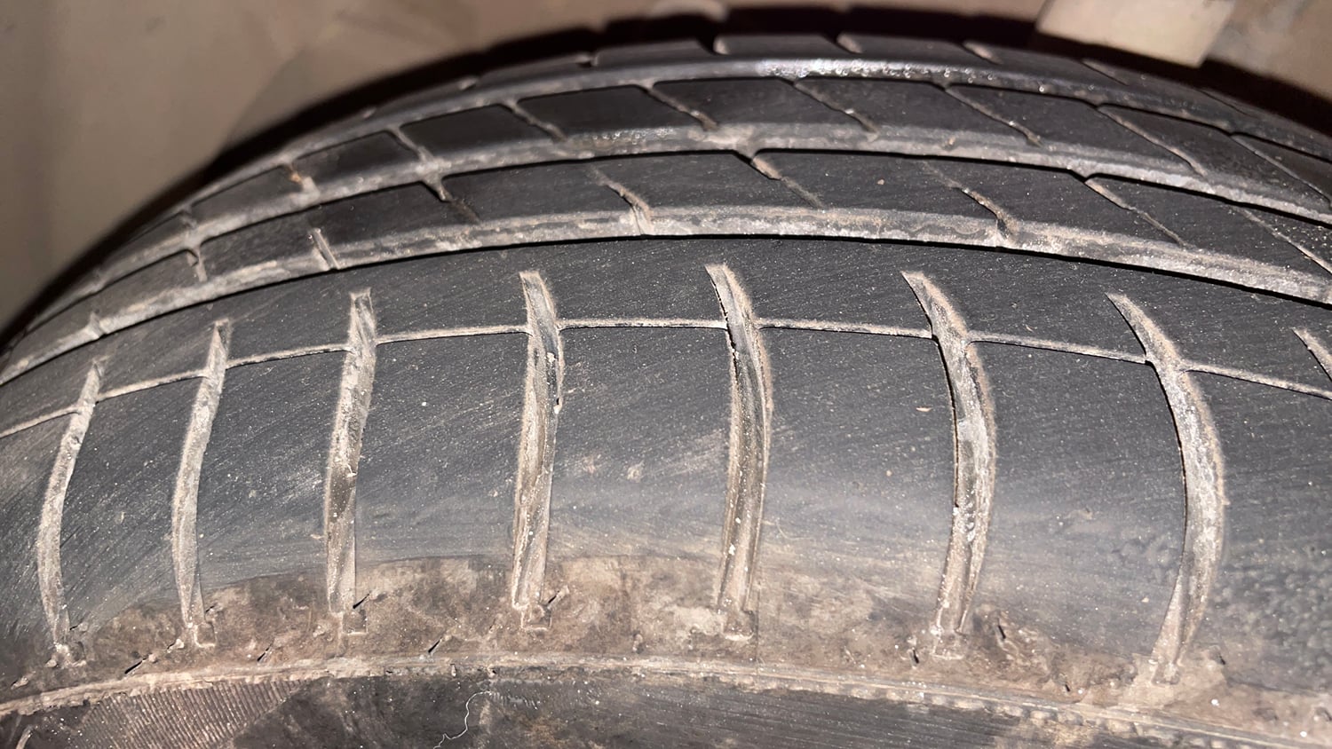 Used 2019 Hyundai Grand i10 Sportz 1.2 Kappa VTVT Petrol Manual tyres LEFT FRONT TYRE TREAD VIEW