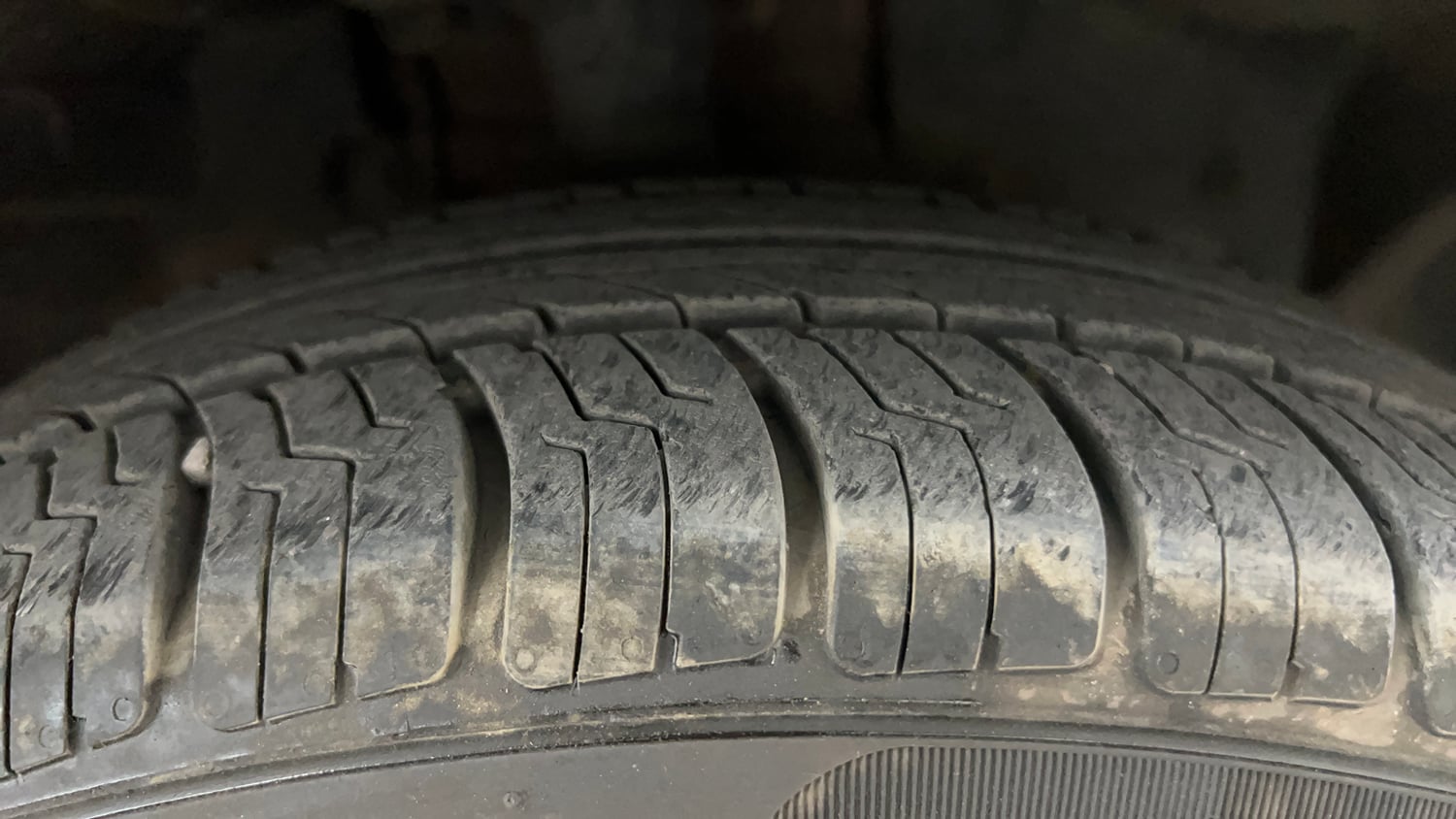 Used 2017 Ford Figo Aspire Trend 1.2 Ti-VCT Petrol Manual tyres RIGHT FRONT TYRE TREAD VIEW